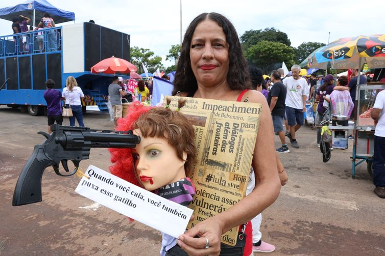 “Parem de nos matar”: exigem mulheres no 8 de março em Brasília “Parem de nos matar”: exigem mulheres no 8 de março em Brasília