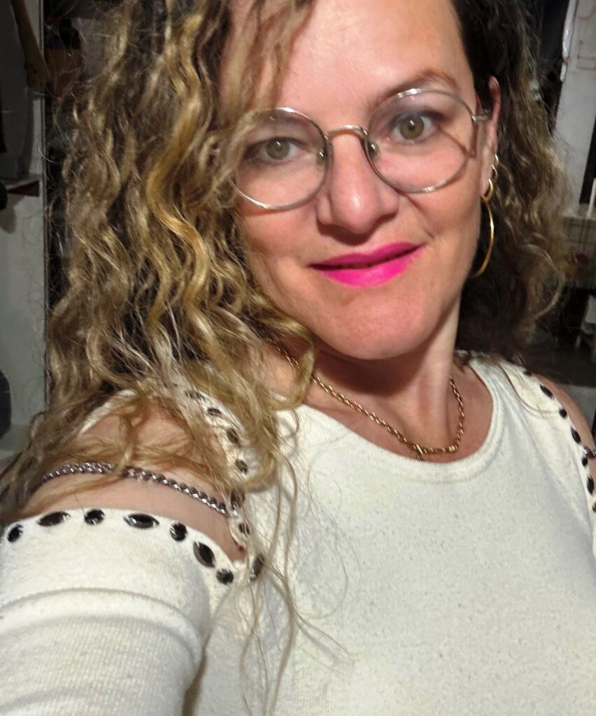 Confira os aniversariantes desse dia 21/04/26, por Dora Nunes