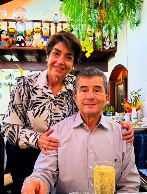 Confira os aniversariantes desse dia 01/05/26, por Dora Nunes