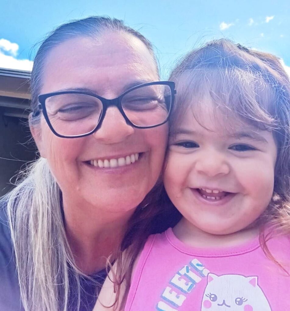 Saiba quem faz aniversário hoje, dia 08/04/26, por Dora Nunes