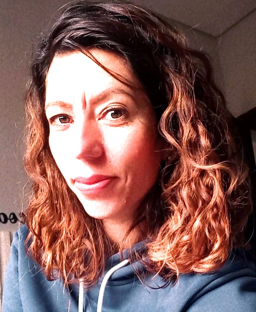 Saiba quem faz aniversário hoje, dia 08/04/26, por Dora Nunes