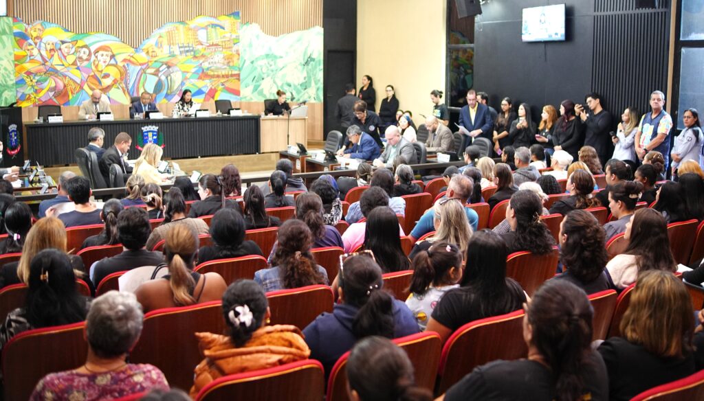 Ponta Porã: Tribuna Livre e Plenário lotado pelos servidores públicos movimentam sessão da Câmara Municipal Ponta Porã: Tribuna Livre e Plenário lotado pelos servidores públicos movimentam sessão da Câmara Municipal