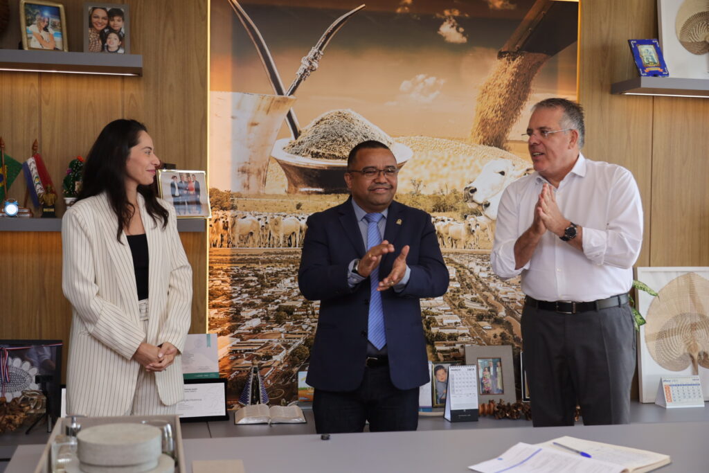 Vereadores prestigiam posse de secretária na prefeitura de Ponta Porã