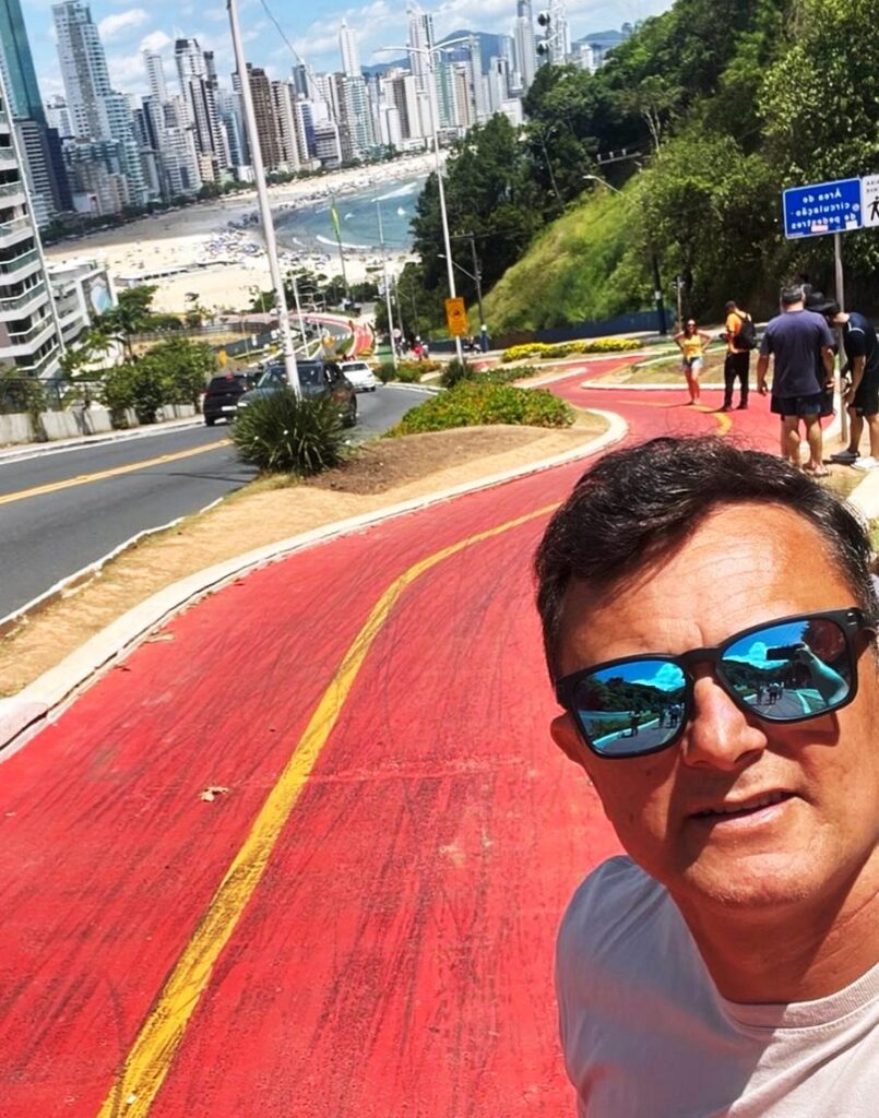 Saiba quem faz aniversário hoje, dia 22/04/26, por Dora Nunes