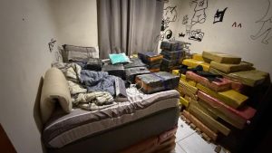 PC prende traficante e apreende quase 3 toneladas de maconha em residência
