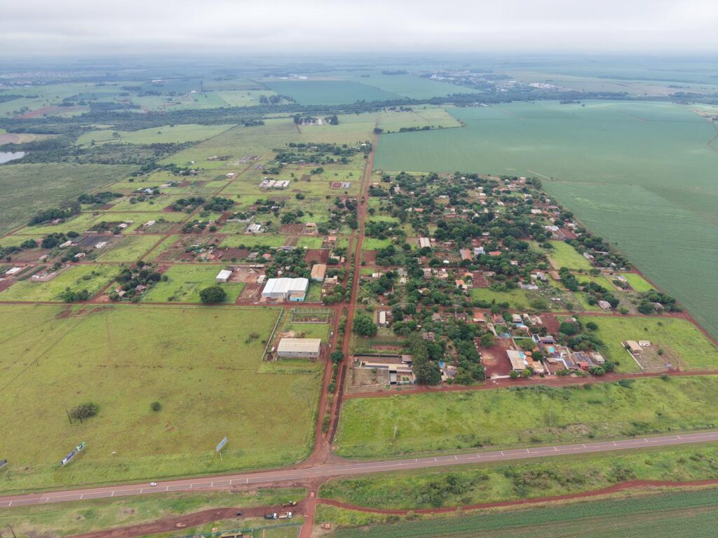 “É um momento histórico para as sitiocas”, diz moradora sobre início da aplicação de fresado nas Sitiocas Ouro Fino e Alvorada, em Dourados