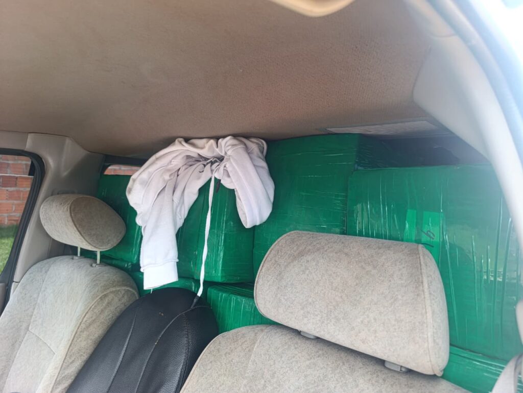 Van é apreendida com 2 toneladas de drogas em Ponta Porã