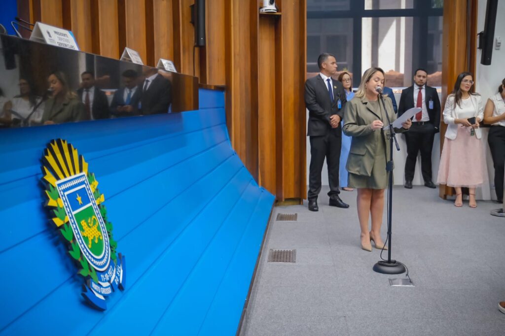 Lia Nogueira solicita informações sobre emenda para transporte de autistas em Pedro Gomes