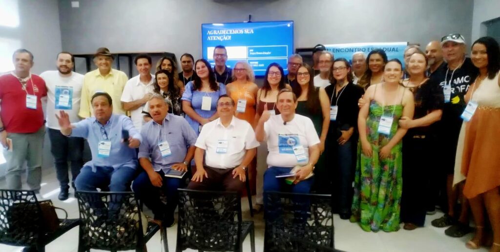 Campanhas eleitorias 2026 podem ficar 50% mais baratas com IA, afirma jornalista em palestra do Clube da Imprensa