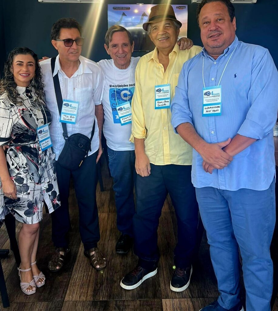 Campanhas eleitorias 2026 podem ficar 50% mais baratas com IA, afirma jornalista em palestra do Clube da Imprensa