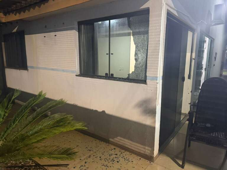 Funcionários de câmara municipal são alvos de atentados a tiros Funcionários de câmara municipal são alvos de atentados a tiros
