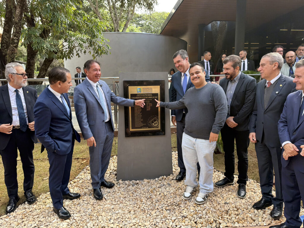 Gerson destaca preservação da memória institucional em inauguração do estacionamento e lançamento de livro dos 45 anos da ALEMS