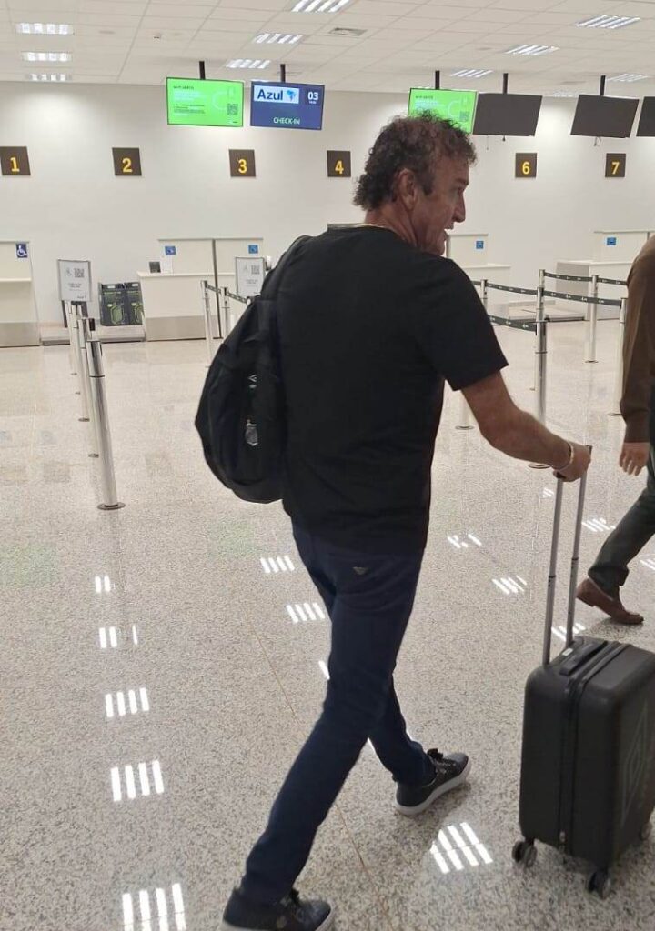 Fãs do Santos e de Neymar lotam o aeroporto de Ponta Porã