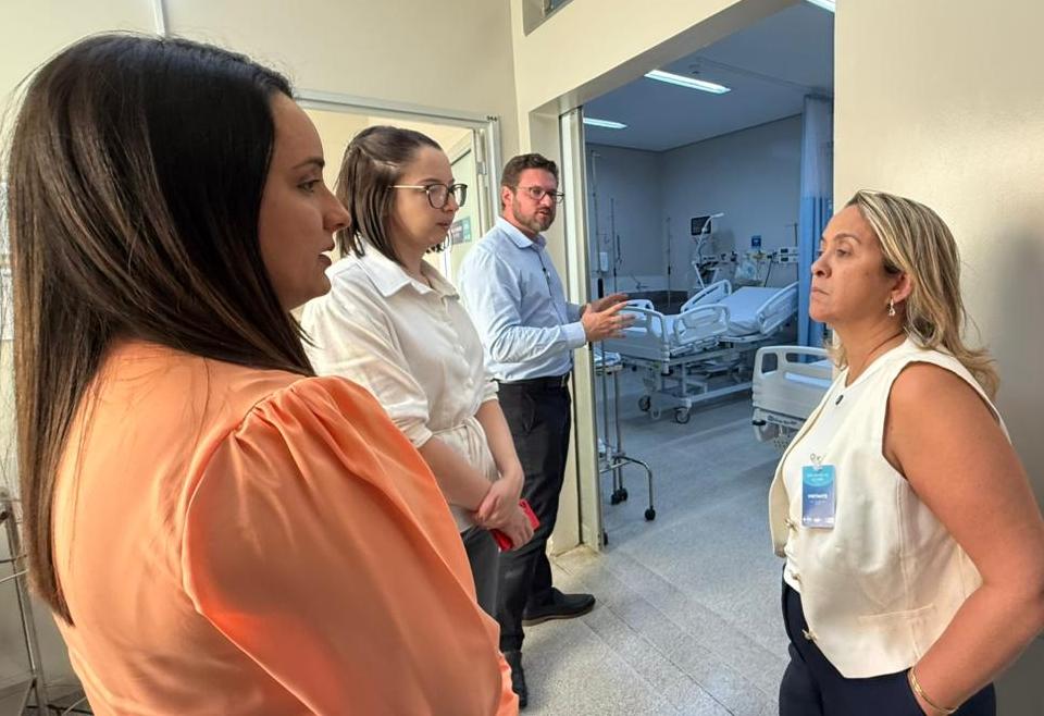 Lia Nogueira acompanha funcionamento da Policlínica e reforça compromisso com a saúde de Dourados