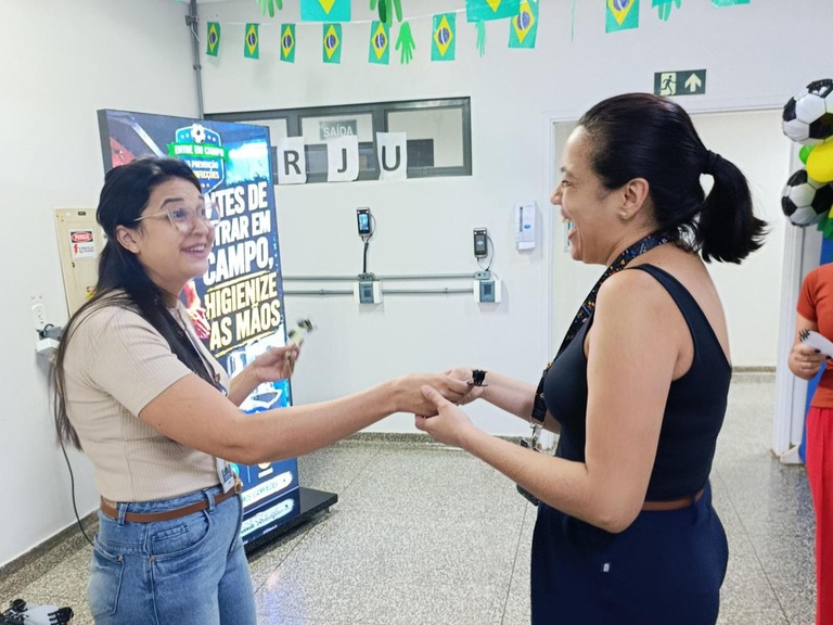 Ação de Dia das Mães no HU-UFGD alcança mais de 400 mulheres com serviços de relaxamento e homenagens