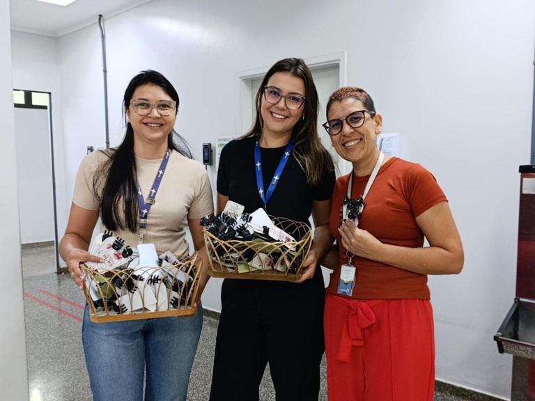 Ação de Dia das Mães no HU-UFGD alcança mais de 400 mulheres com serviços de relaxamento e homenagens
