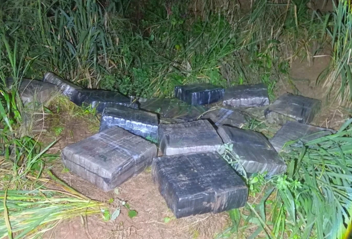 Prefectura Naval halla más de una tonelada de marihuana a orillas del Paraná en Itapúa Prefectura Naval halla más de una tonelada de marihuana a orillas del Paraná en Itapúa