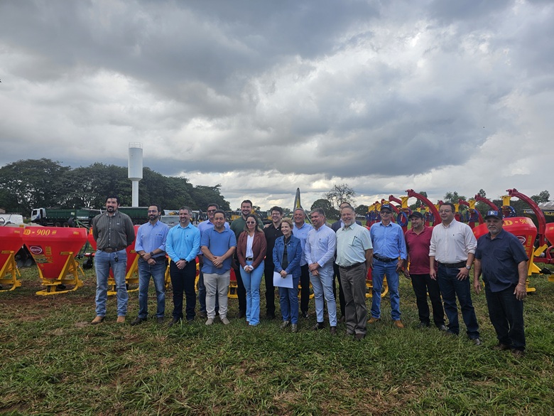 Governo do Estado viabiliza 77 máquinas e implementos para fortalecer a agricultura familiar em 27 municípios Governo do Estado viabiliza 77 máquinas e implementos para fortalecer a agricultura familiar em 27 municípios