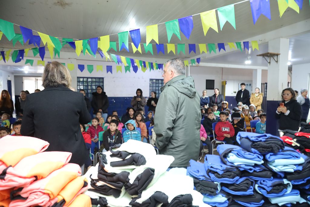 Prefeitura de Ponta Porã entrega 26 mil peças de agasalhos para alunos e famílias em vulnerabilidade Prefeitura de Ponta Porã entrega 26 mil peças de agasalhos para alunos e famílias em vulnerabilidade