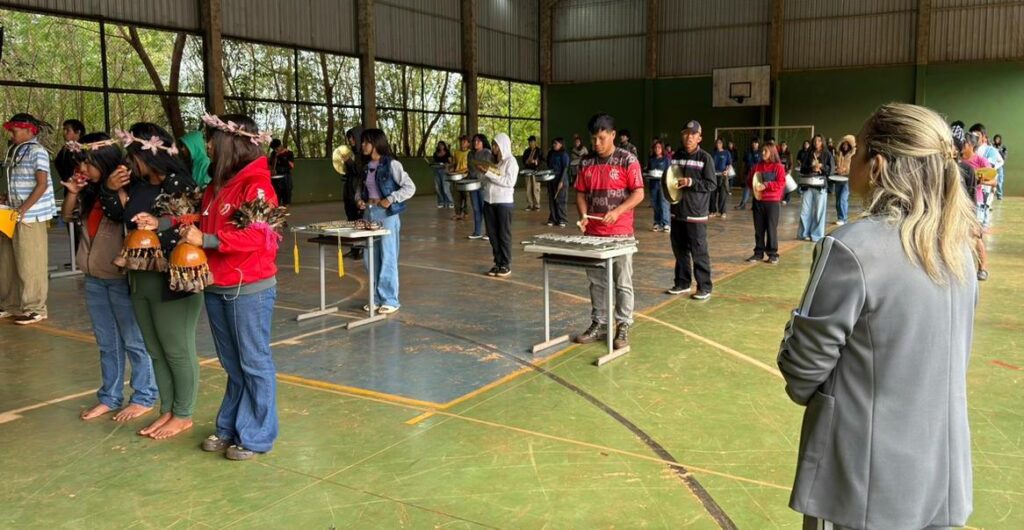 Lia Nogueira investe na juventude indígena e transforma música em instrumento de inclusão Lia Nogueira investe na juventude indígena e transforma música em instrumento de inclusão