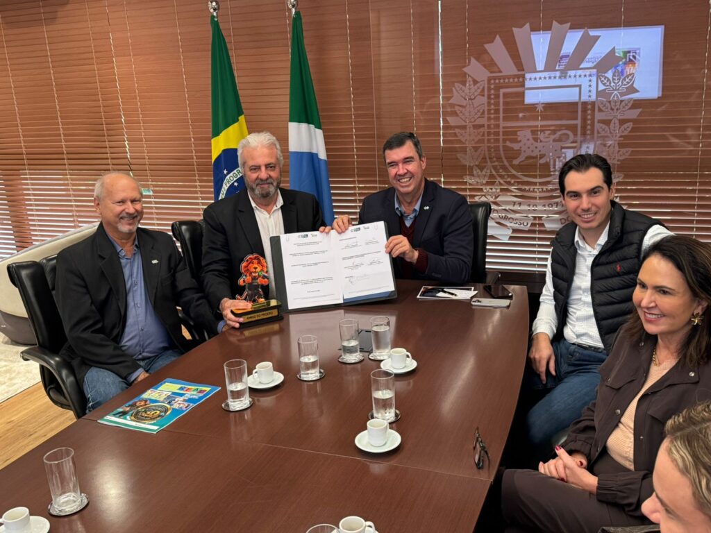 Sicredi e Governo de MS oficializam parceria para levar programas de educação cooperativa às escolas estaduais Sicredi e Governo de MS oficializam parceria para levar programas de educação cooperativa às escolas estaduais
