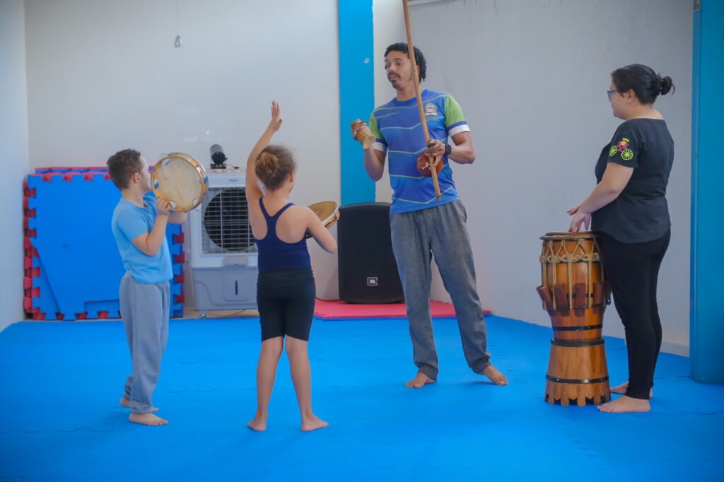 Com apoio de Lia Nogueira, Juliano Varela amplia cuidado a famílias atípicas