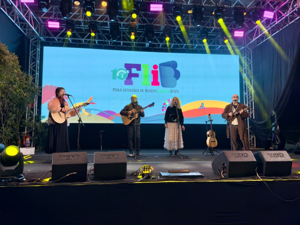 Em cerimônia de abertura, FLIB premia alunos de escolas públicas e emociona público com espetáculo de Paulo Betti Em cerimônia de abertura, FLIB premia alunos de escolas públicas e emociona público com espetáculo de Paulo Betti