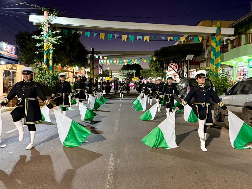 Em cerimônia de abertura, FLIB premia alunos de escolas públicas e emociona público com espetáculo de Paulo Betti Em cerimônia de abertura, FLIB premia alunos de escolas públicas e emociona público com espetáculo de Paulo Betti
