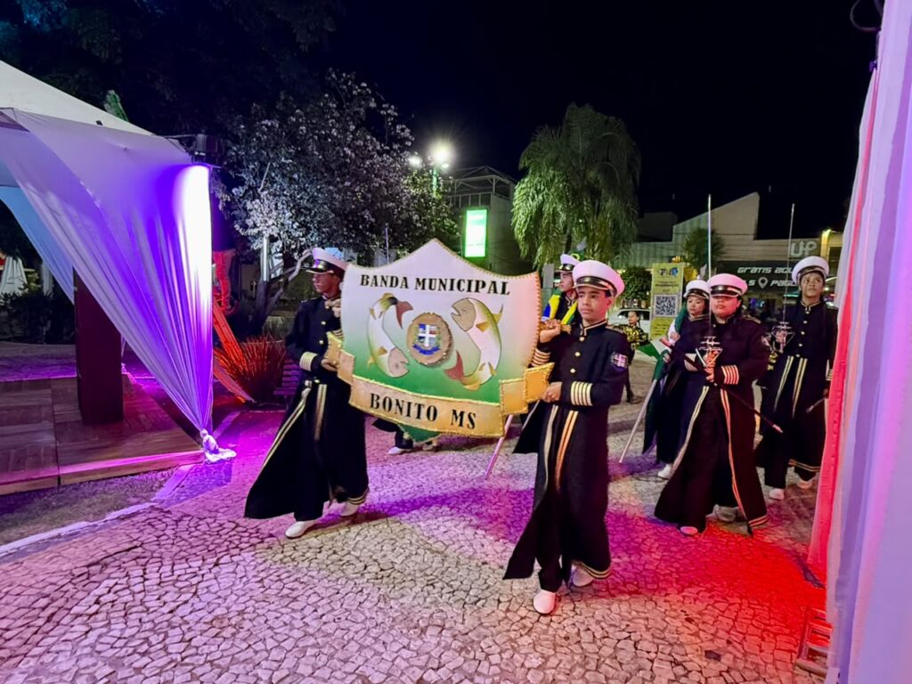 Em cerimônia de abertura, FLIB premia alunos de escolas públicas e emociona público com espetáculo de Paulo Betti Em cerimônia de abertura, FLIB premia alunos de escolas públicas e emociona público com espetáculo de Paulo Betti