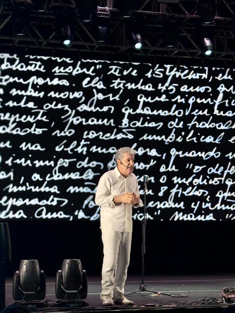 Em cerimônia de abertura, FLIB premia alunos de escolas públicas e emociona público com espetáculo de Paulo Betti Em cerimônia de abertura, FLIB premia alunos de escolas públicas e emociona público com espetáculo de Paulo Betti