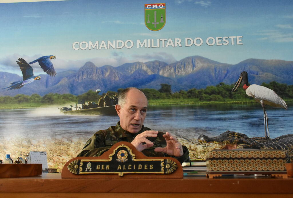 Operação Jaguaretê : Exército prepara megaoperação na fronteira a partir de MS Operação Jaguaretê : Exército prepara megaoperação na fronteira a partir de MS