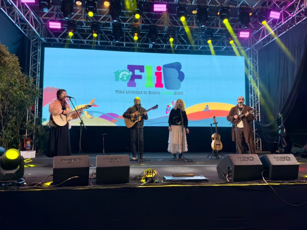 Em cerimônia de abertura, FLIB premia alunos de escolas públicas e emociona público com espetáculo de Paulo Betti Em cerimônia de abertura, FLIB premia alunos de escolas públicas e emociona público com espetáculo de Paulo Betti