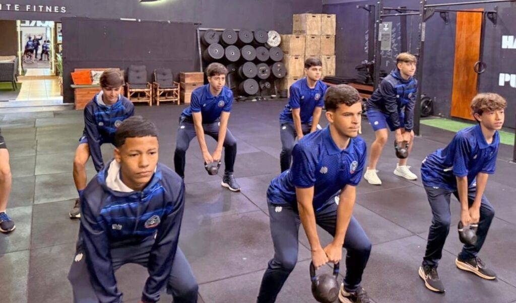 Além dos gramados: Projeto une futebol, acompanhamento escolar e cidadania em Ponta Porã