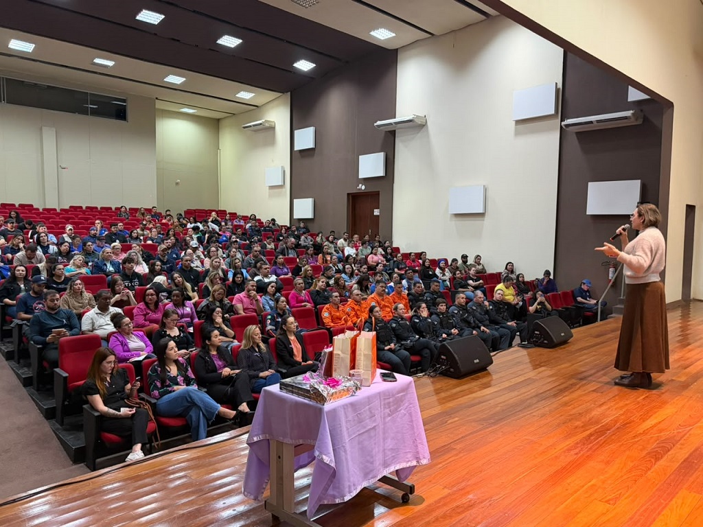 Prefeitura promove capacitação da Rede de Prevenção e Enfrentamento à Violência contra Meninas e Mulheres Prefeitura promove capacitação da Rede de Prevenção e Enfrentamento à Violência contra Meninas e Mulheres