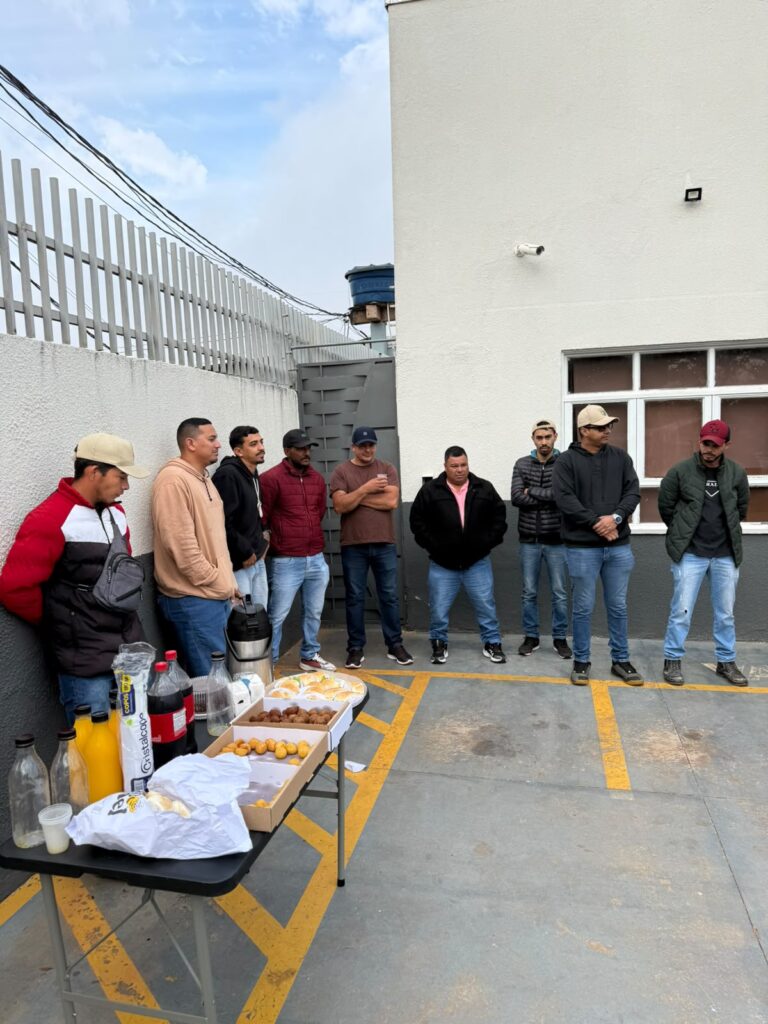 Trabalhadores terceirizados da Energisa cobram rescisões e denunciam sobrecarga em mobilização em Ponta Porã Trabalhadores terceirizados da Energisa cobram rescisões e denunciam sobrecarga em mobilização em Ponta Porã
