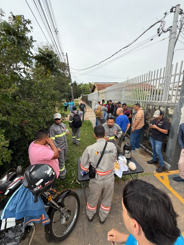 Trabalhadores terceirizados da Energisa cobram rescisões e denunciam sobrecarga em mobilização em Ponta Porã Trabalhadores terceirizados da Energisa cobram rescisões e denunciam sobrecarga em mobilização em Ponta Porã