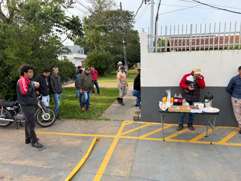 Trabalhadores terceirizados da Energisa cobram rescisões e denunciam sobrecarga em mobilização em Ponta Porã Trabalhadores terceirizados da Energisa cobram rescisões e denunciam sobrecarga em mobilização em Ponta Porã