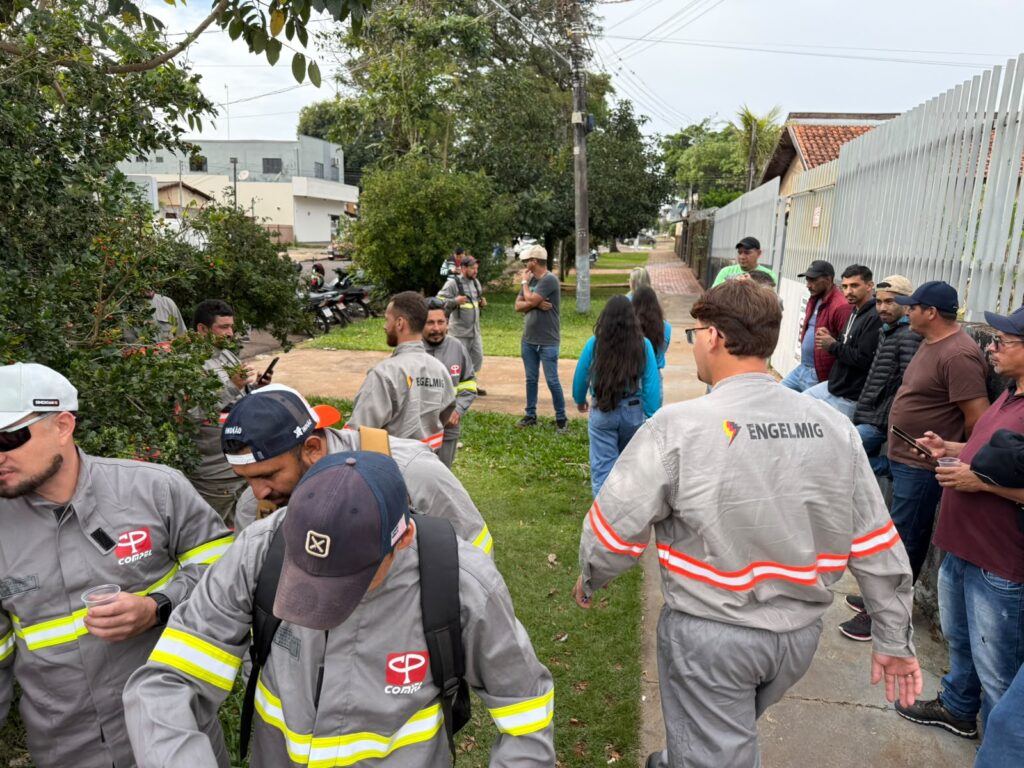 Trabalhadores terceirizados da Energisa cobram rescisões e denunciam sobrecarga em mobilização em Ponta Porã Trabalhadores terceirizados da Energisa cobram rescisões e denunciam sobrecarga em mobilização em Ponta Porã