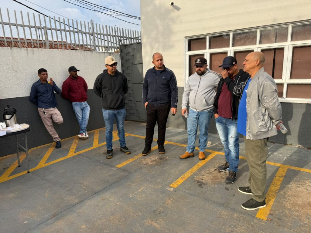 Trabalhadores terceirizados da Energisa cobram rescisões e denunciam sobrecarga em mobilização em Ponta Porã Trabalhadores terceirizados da Energisa cobram rescisões e denunciam sobrecarga em mobilização em Ponta Porã