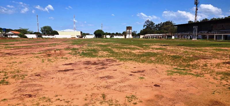 Estádio de Iguatemi é abandonado pelo poder público