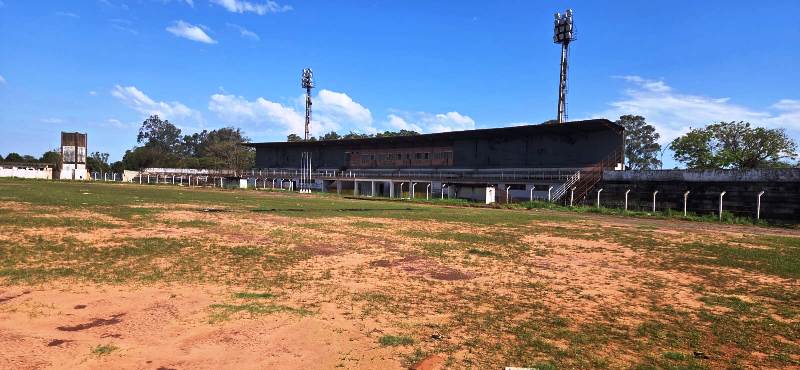 Estádio de Iguatemi é abandonado pelo poder público