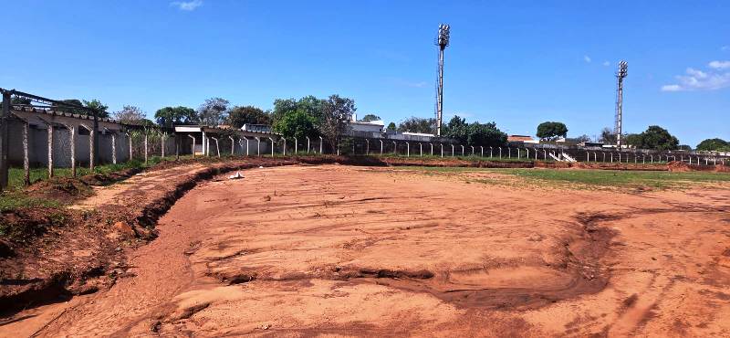 Estádio de Iguatemi é abandonado pelo poder público