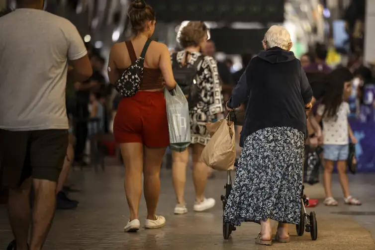 Com envelhecimento da população, eleitorado jovem recua 22% em 16 anos Com envelhecimento da população, eleitorado jovem recua 22% em 16 anos