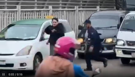 Puente de la Amistad: Video muestra desesperada fuga de paraguayo tras hallazgo de 130 kilos de droga Puente de la Amistad: Video muestra desesperada fuga de paraguayo tras hallazgo de 130 kilos de droga