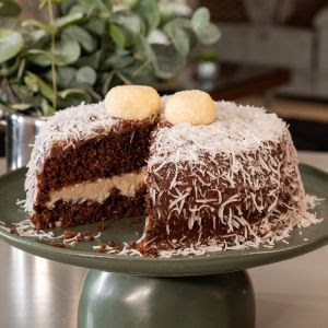 Dia Mundial do Coco: do clássico ao cremoso, conheça 5 versões de bolo para experimentar Dia Mundial do Coco: do clássico ao cremoso, conheça 5 versões de bolo para experimentar