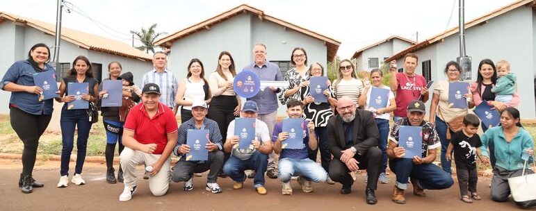 Emoção marca entrega das casas da "Vila dos Sonhos" em Ponta Porã Emoção marca entrega das casas da "Vila dos Sonhos" em Ponta Porã