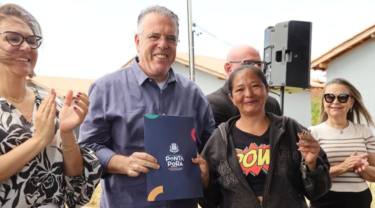 Emoção marca entrega das casas da "Vila dos Sonhos" em Ponta Porã Emoção marca entrega das casas da "Vila dos Sonhos" em Ponta Porã