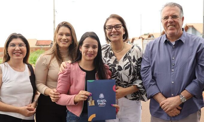 Emoção marca entrega das casas da "Vila dos Sonhos" em Ponta Porã Emoção marca entrega das casas da "Vila dos Sonhos" em Ponta Porã