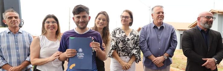 Emoção marca entrega das casas da "Vila dos Sonhos" em Ponta Porã Emoção marca entrega das casas da "Vila dos Sonhos" em Ponta Porã
