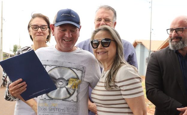Emoção marca entrega das casas da "Vila dos Sonhos" em Ponta Porã Emoção marca entrega das casas da "Vila dos Sonhos" em Ponta Porã